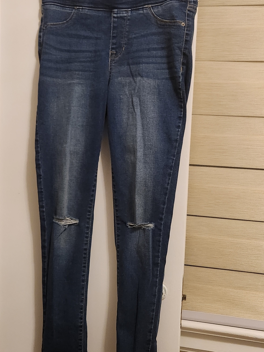 Old Navy Women’s Skinny Jeans in Faded Blue with Knee Distress